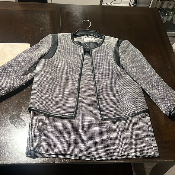 Calvin Klein 2 piece suit - Picture 2 of 9